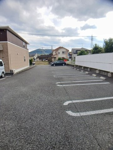 リ・ヴェステス　アニューの駐車場|カースペースがあります