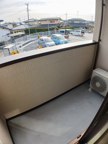 ウェスト須屋のバルコニー|開放的で明るい空間を演出してくれるバルコニーです