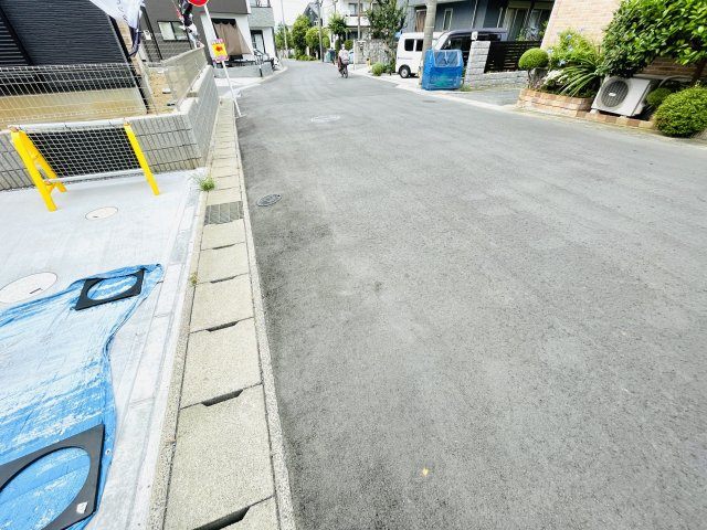 市川市本北方３丁目１４期の前面道路含む現地写真