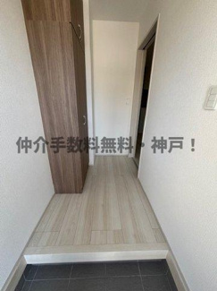 【玄関】 | 神戸市垂水区塩屋北町4丁目　新築戸建A号棟　仲介手数料無料！ | ゆったりとした玄関です