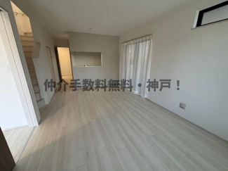 【居間・リビング】 | 神戸市垂水区塩屋北町4丁目　新築戸建A号棟　仲介手数料無料！ | ゆったりとした居間です
