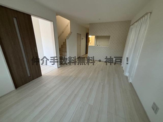 【居間・リビング】 | 神戸市垂水区塩屋北町4丁目　新築戸建A号棟　仲介手数料無料！ | ゆったりとした居間です