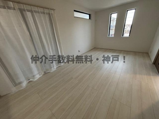 【居間・リビング】 | 神戸市垂水区塩屋北町4丁目　新築戸建A号棟　仲介手数料無料！ | 居間です