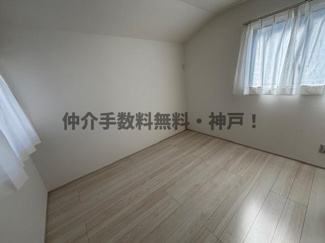 【洋室】 | 神戸市垂水区塩屋北町4丁目　新築戸建A号棟　仲介手数料無料！ | 広々とした洋室です