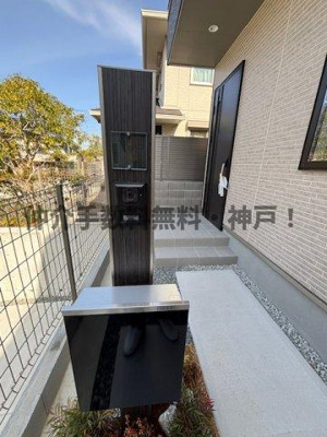 【玄関】 | 神戸市垂水区塩屋北町4丁目　新築戸建A号棟　仲介手数料無料！ | 毎日通る玄関はこちらです
