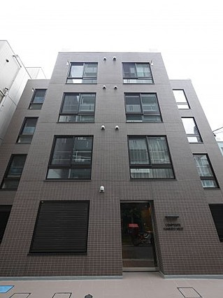 コンポジット亀戸ウエストのエントランス