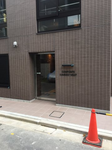 コンポジット亀戸ウエストのエントランス