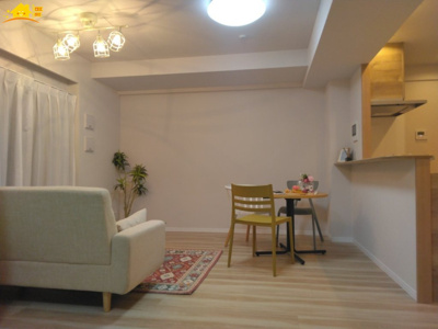 【居間・リビング】 | レヴィールエコステージ古河 | 一日の中で多くの時間を過すことになるリビングダイニングだからこそ、いつも穏やかな空間であることが必然。爽やかな通風と採光を存分に感じる事が出来る空間です。