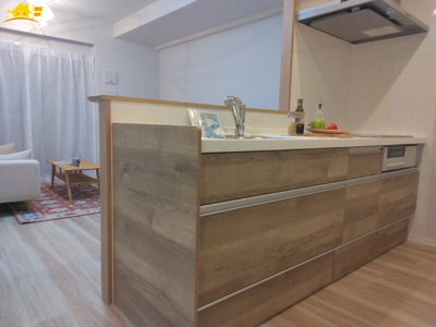 【キッチン】 | レヴィールエコステージ古河 | 対面キッチンならつくりたてのお料理をすぐに食卓へ♪配膳しながら調理ができるので調理スペースを広く使用でき、作業効率も上がります♪