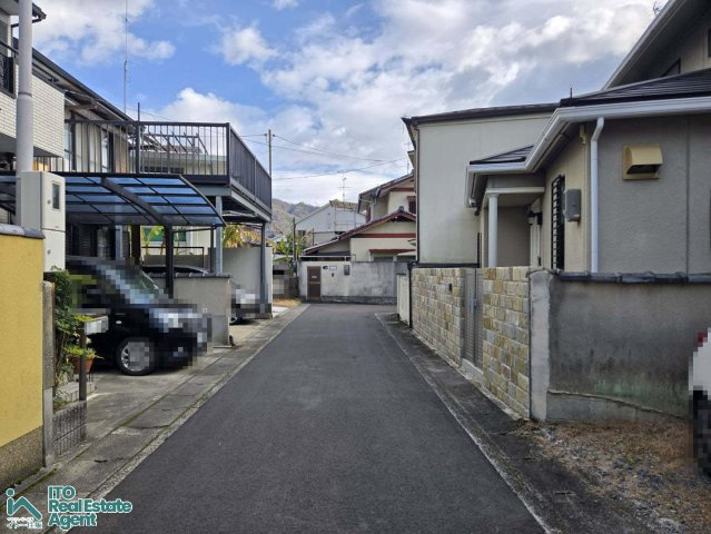 松ヶ崎樋ノ上町 中古戸建の前面道路含む現地写真