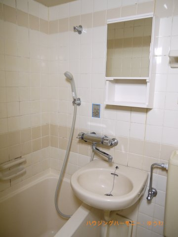 【浴室】 | シティコープ目白　 | 一日の疲れが癒される優雅な時間を堪能できるゆとりあるバスルームです。