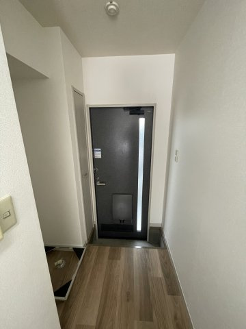 クレール下北沢の玄関