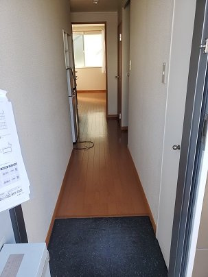 レオパレス滝子の玄関