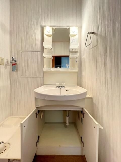 シェ・フルールの独立洗面台