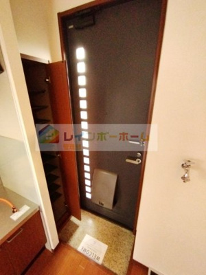 【玄関】 | ディアス若葉 | 201号室の画像となります。