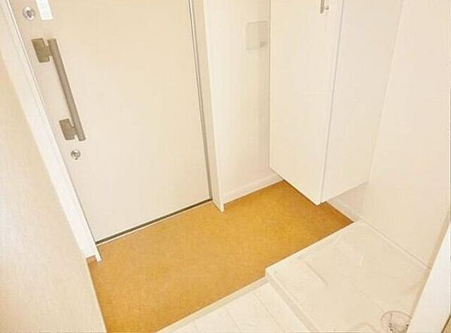 新宿区高田馬場３丁目のアパートの玄関