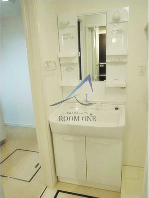 PINNER　PARKの洗面所|独立洗面台です。