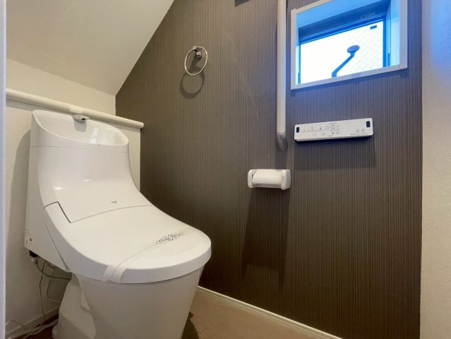 【バルコニー】 | 練馬区南大泉３丁目　中古戸建て | 陽当たり良好で、朝の光や風を存分に感じられるバルコニー