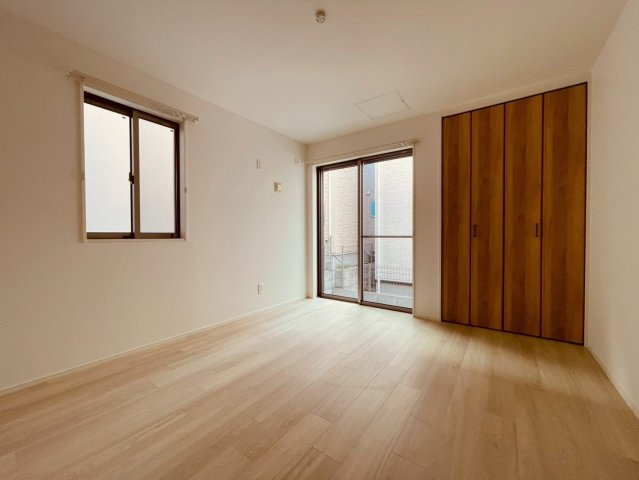 【収納】 | 練馬区南大泉３丁目　中古戸建て | 収納力豊富なクローゼットで、衣類や小物もすっきり整理できます