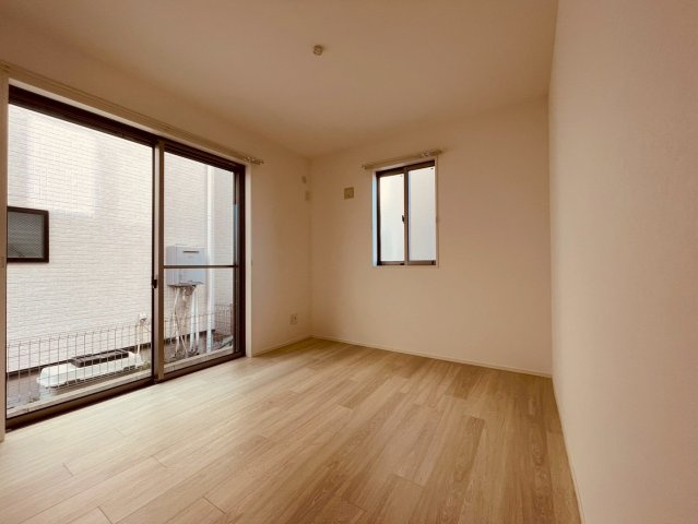 【収納】 | 練馬区南大泉３丁目　中古戸建て | 大切な衣類や思い出の品も、すっきり収納できる安心のスペース