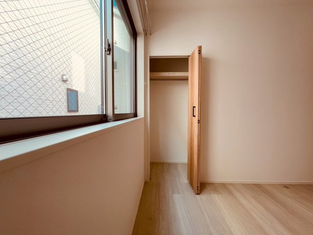 【収納】 | 練馬区南大泉３丁目　中古戸建て | 大切な衣類や思い出の品も、すっきり収納できる安心のスペース