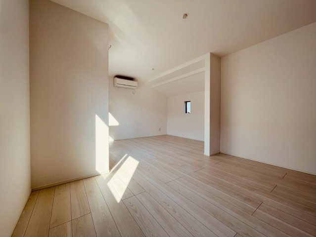 【居間・リビング】 | 練馬区南大泉３丁目　中古戸建て | 使い勝手の良い間取りで、料理や団らんの時間をより豊かに