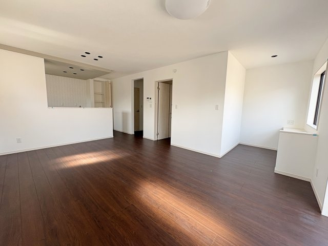 【居間・リビング】 | 深谷市東方第28期　ワイウッドコート　新築戸建　全4棟　1号棟