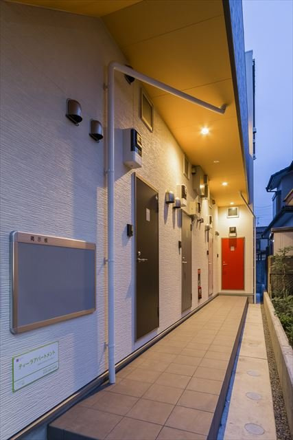 ティーラアパートメントのエントランス