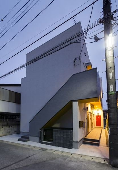 ティーラアパートメントのエントランス