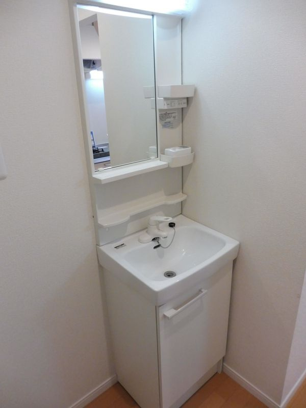 バレーヌ川越の独立洗面台