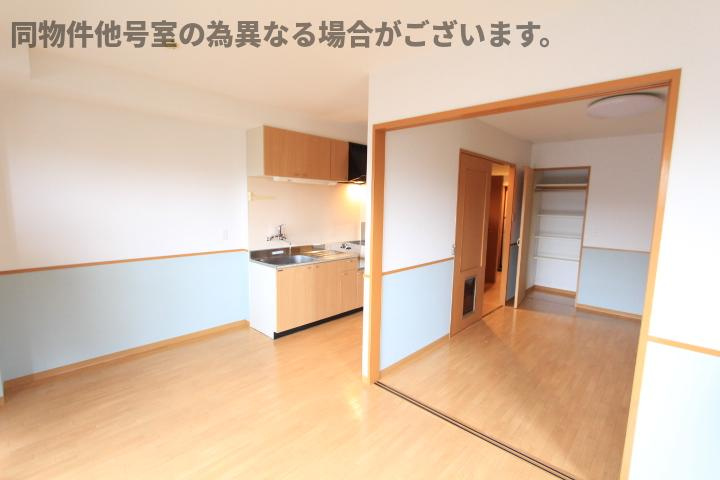 春日井市中野町２丁目の賃貸マンションの居間・リビング