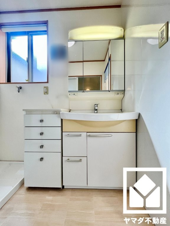 宇治市槇島町南落合の独立洗面台