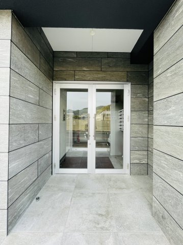 グランドステージ西山のエントランス