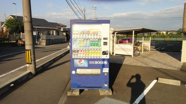 T-スクエアIIの駐車場|自動販売機