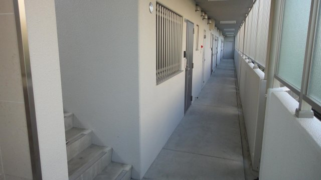 グレイス ボヌールの駐車場|1F廊下