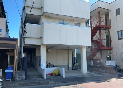 【外観】 | アベニュー三田Ⅰ | 土地の形が極端に長細かったり、狭小地、あるいは道路との高低差がある傾斜地だった場合、後々売ろうとしても買い手がつかない場合もあります。後々、売却することになった時に価値の下がらない土地を選びましょう。