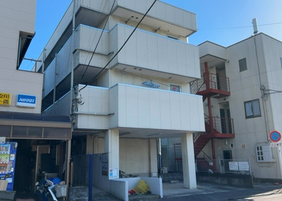 【外観】 | アベニュー三田Ⅰ | 土地の面積＝住宅面積ではありません。建ぺい率の問題などで、土地のある場所によって住宅を建てられる面積は限られています。高さもしかり、「土地」という言葉の中には、建築条件も含まれると考えておきましょう。