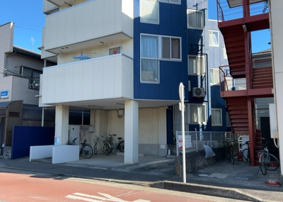 【外観】 | アベニュー三田Ⅰ | 土地購入を検討されている場合、境界杭がない状態で購入してしまうと境界確定測量をする必要があり、費用がかかります。購入の前に、売主、隣土地所有者立ち合いのもと境界を確定し境界杭を設置するのがベストです。