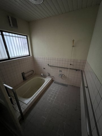 人吉市下城本町戸建ての浴室