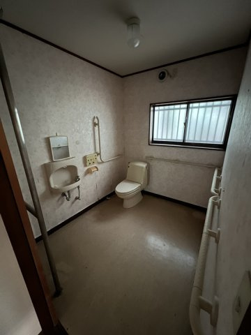 人吉市下城本町戸建てのトイレ