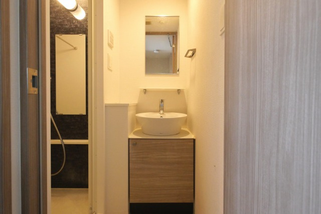 エスリードレジデンス大阪ウエストコートの独立洗面台