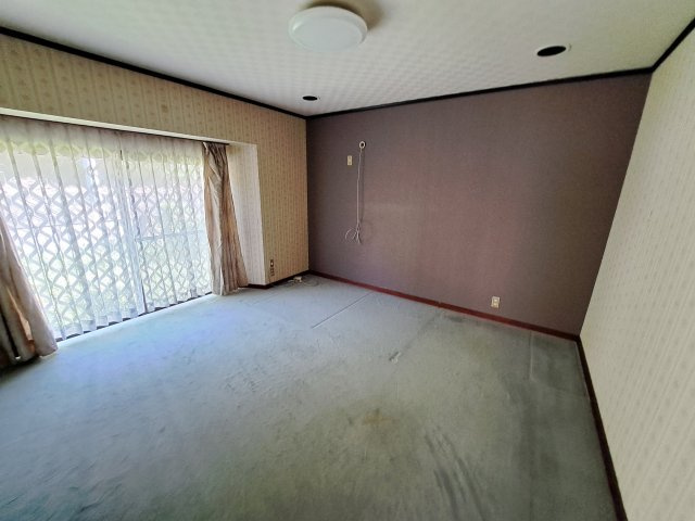 西条市飯岡2480-36　中古戸建の洋室