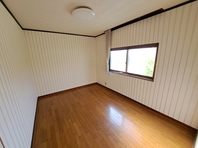 西条市飯岡2480-36　中古戸建の洋室
