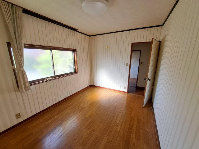 西条市飯岡2480-36　中古戸建の洋室