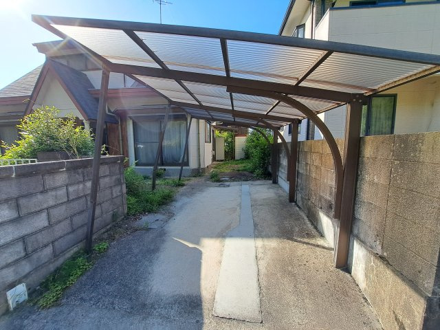 西条市飯岡2480-36　中古戸建の庭|駐車スペース