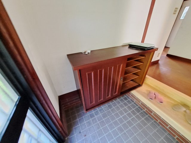 西条市飯岡2480-36　中古戸建の玄関