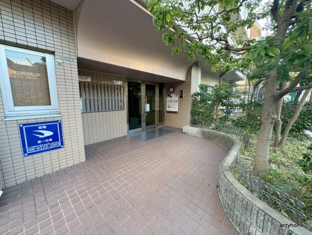 フローライト緑地公園　仲介手数料無料のエントランス