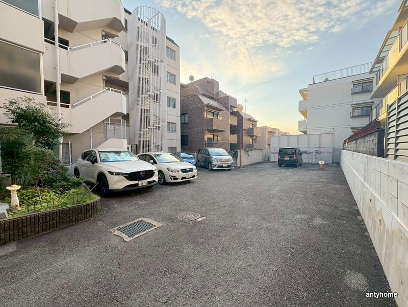 フローライト緑地公園　仲介手数料無料の駐車場