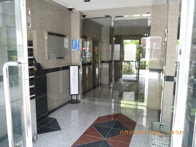 【その他共用部分】 | パークウェル池袋 | 清潔感と歓迎感があるエントランスホールとなります。