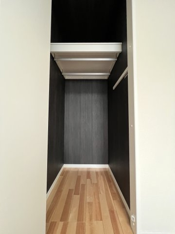 京都市伏見区深草西浦町４丁目の賃貸マンションの収納